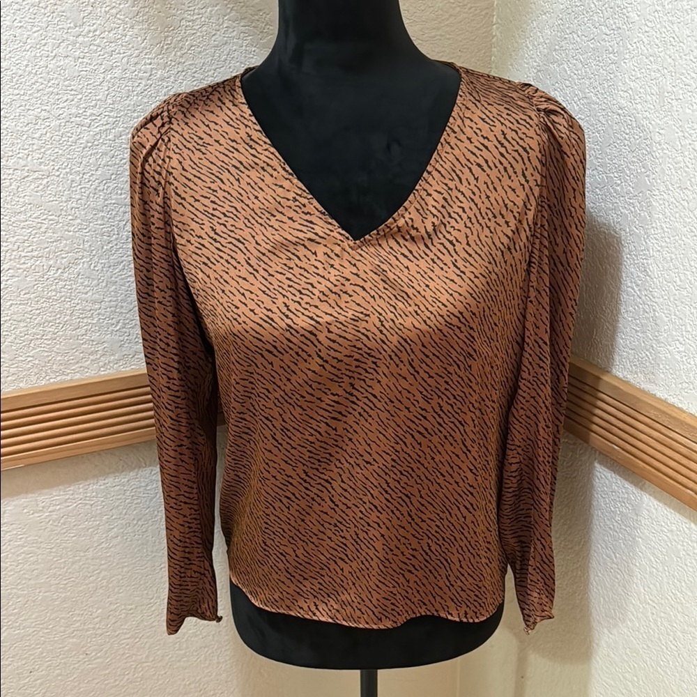 Banana Republic SP Women's Animal Print V-Neck Top!! - Picture 1 of 9